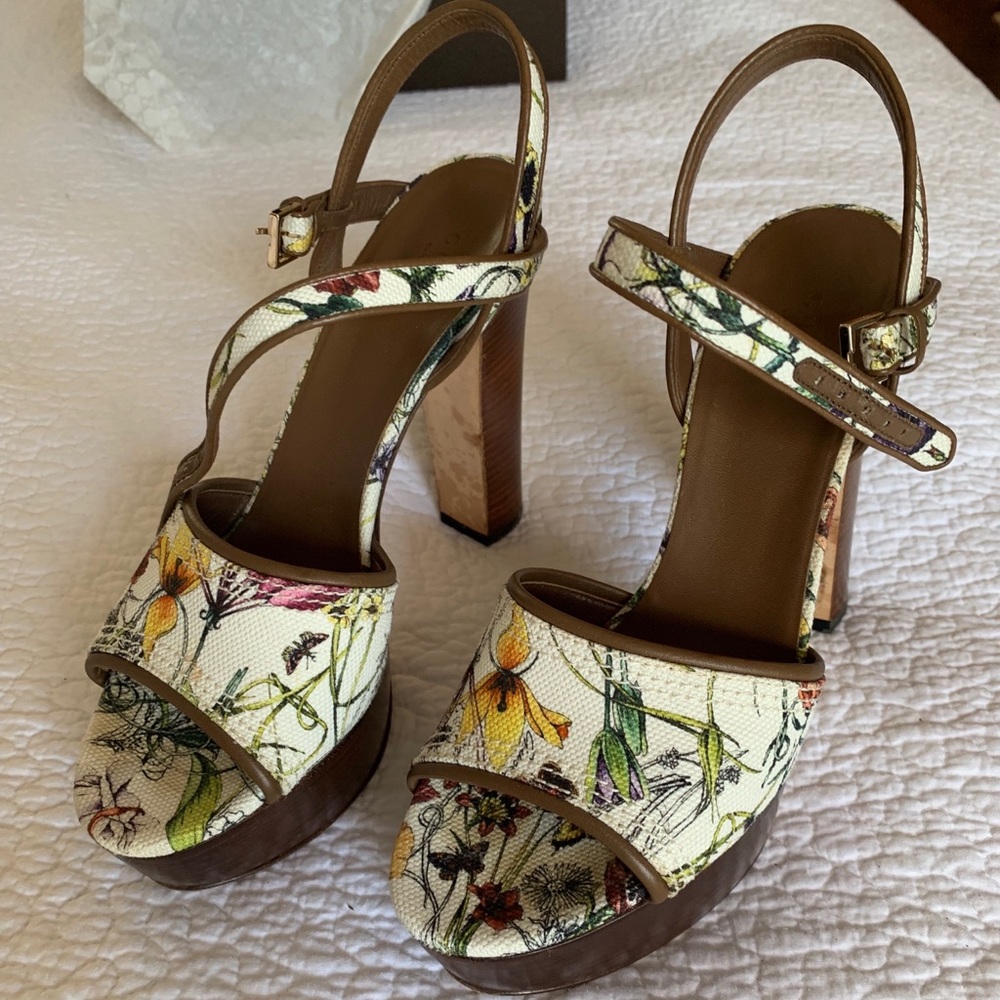 Gucci Flora Platform Sandal 38.5